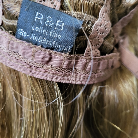 R&B Collection wig - Picture 6 of 8